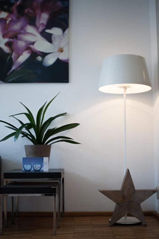 Nonstop Hotel Augsburg - Ubernacht - Hostelhotelhome Kültér fotó